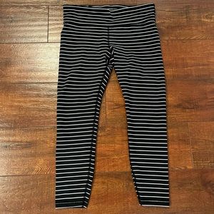 Women’s GAP Blackout Technology Leggings (size M)